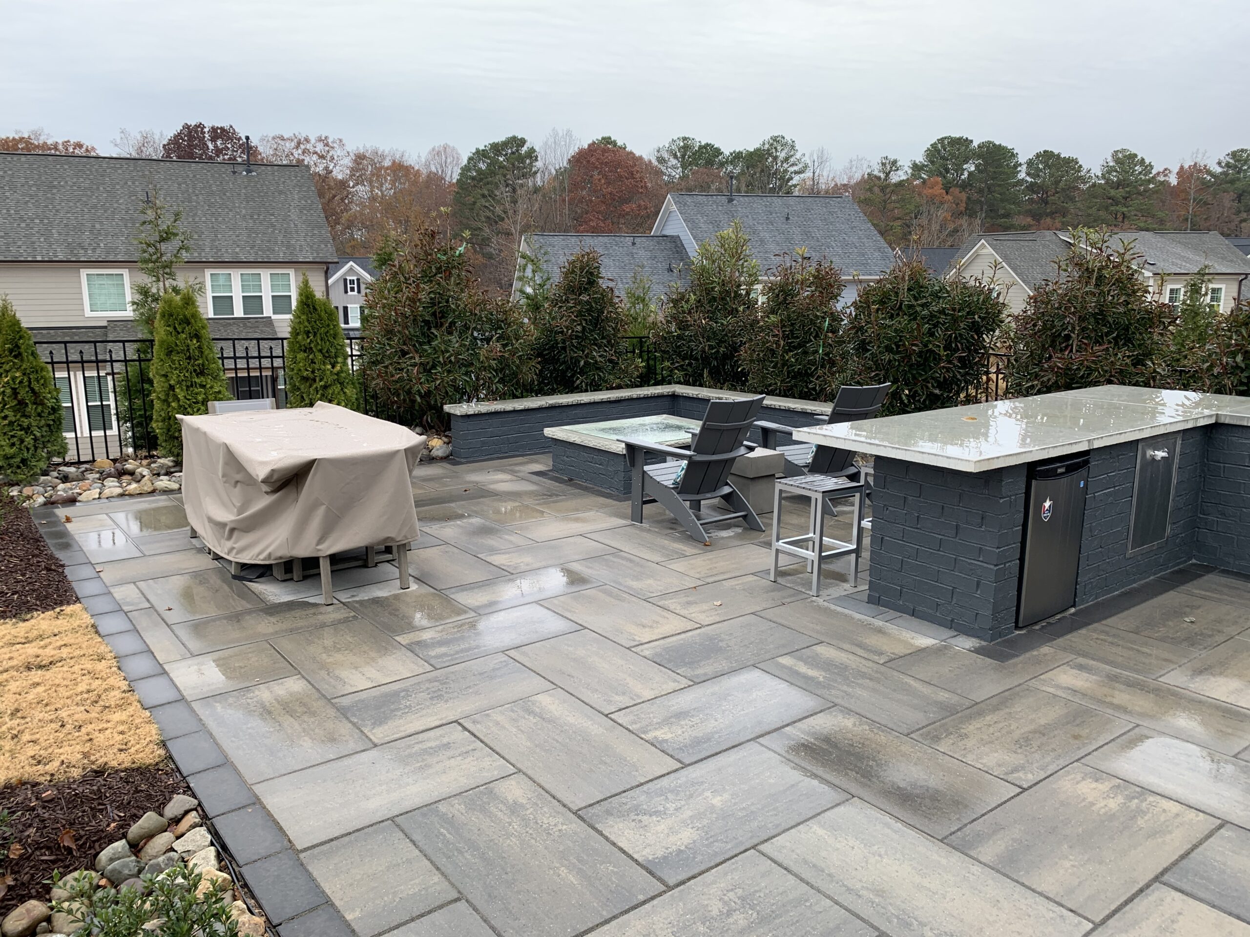 Modern Outdoor Patio and Kitchen